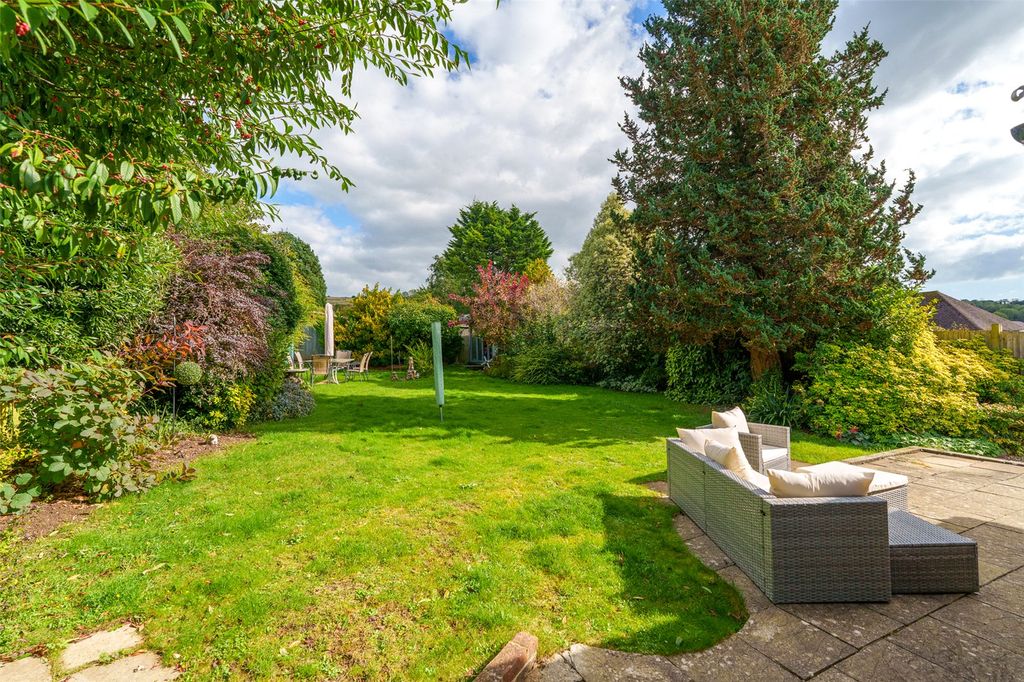 Property photo 2 of 28 Picture No. 27