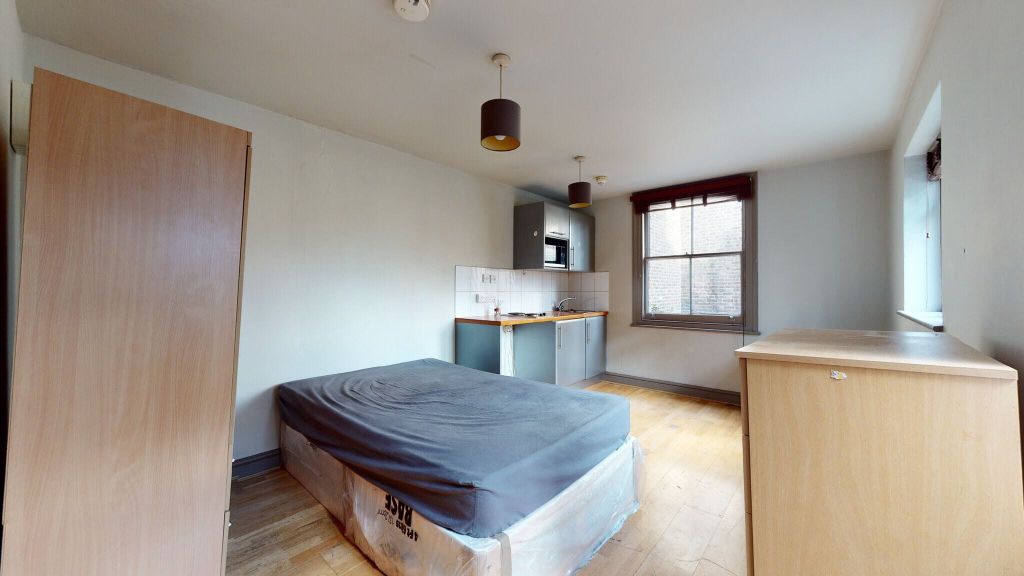 Property photo 1 of 9 Bedroom