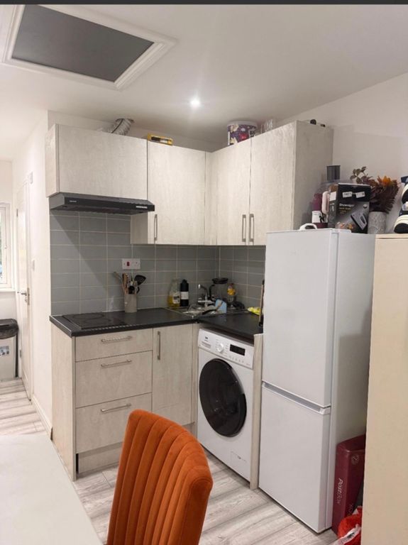 Property photo 3 of 7 Kitchen