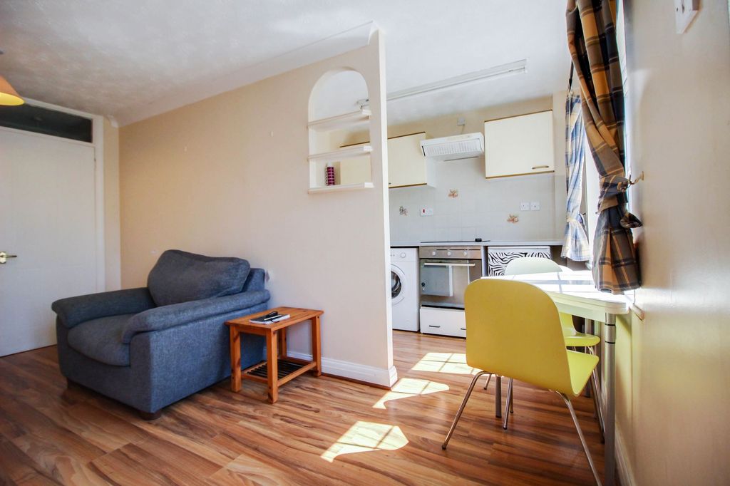 Property photo 3 of 8