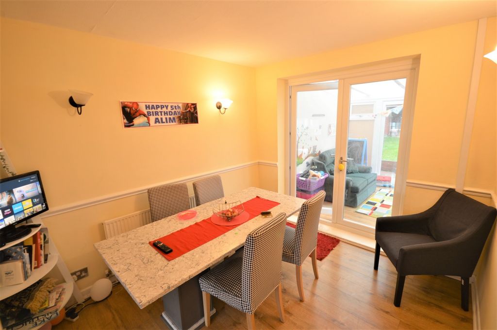 Property photo 3 of 7 Dinning Room