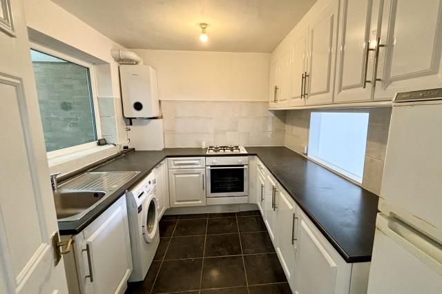 Property photo 2 of 10 Kitchen