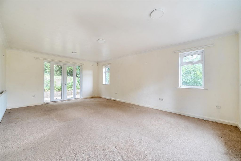 Property photo 2 of 20 Sitting Room