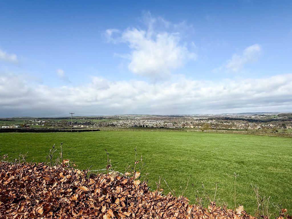 Property photo 3 of 27