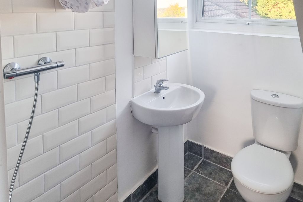 Property photo 3 of 6 Flat 3, 20B High Street, Barnet En5 5Ru