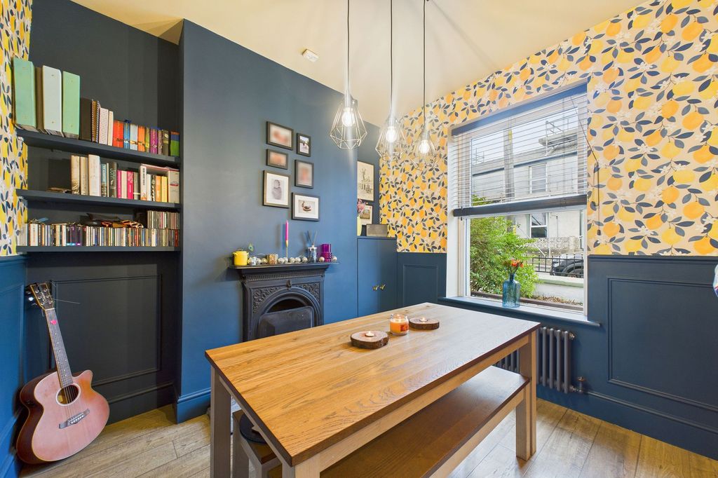 Property photo 3 of 35