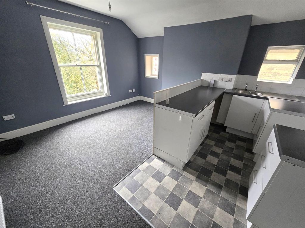 Property photo 2 of 6 Lounge/Kitchen