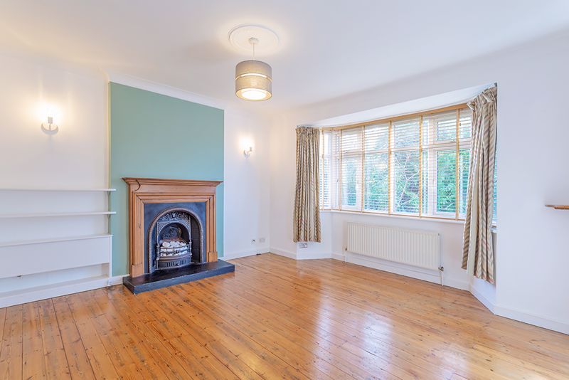 Property photo 2 of 16 Lounge