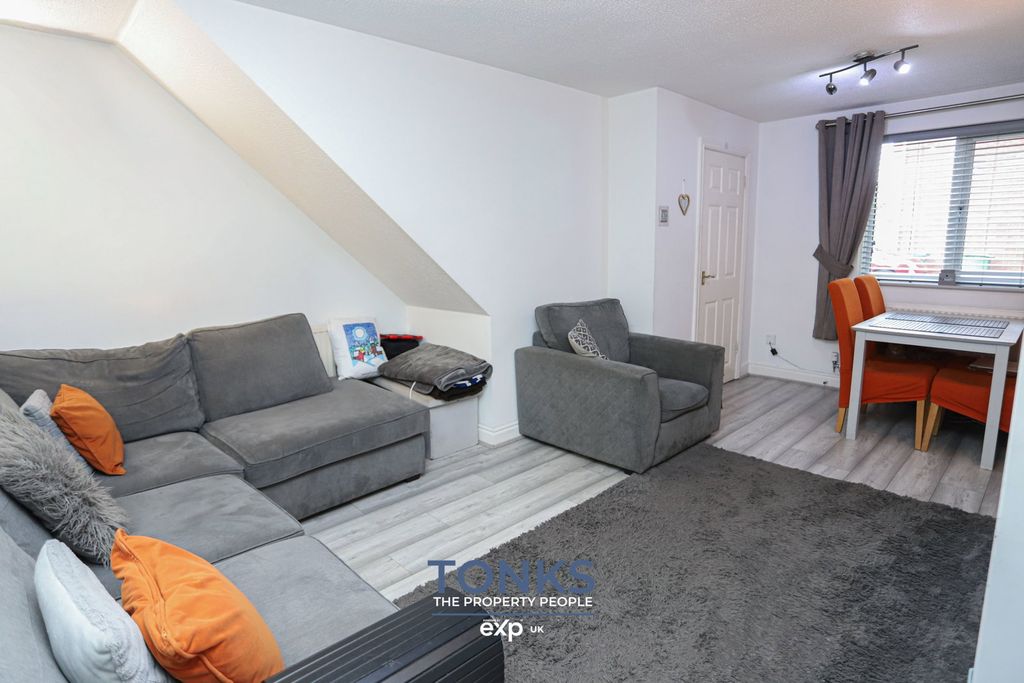 Property photo 2 of 18