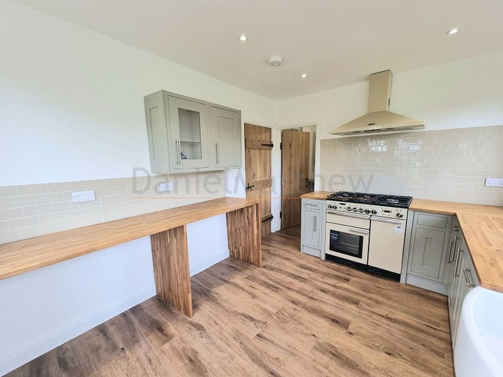 Property photo 2 of 23 Kitchen/Breakfast Room