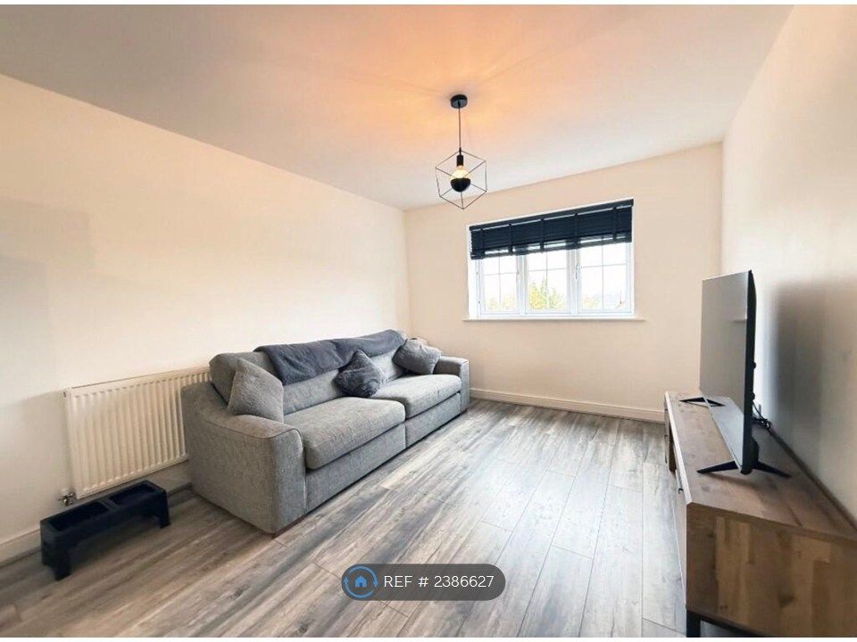 Property photo 3 of 7 Living Area