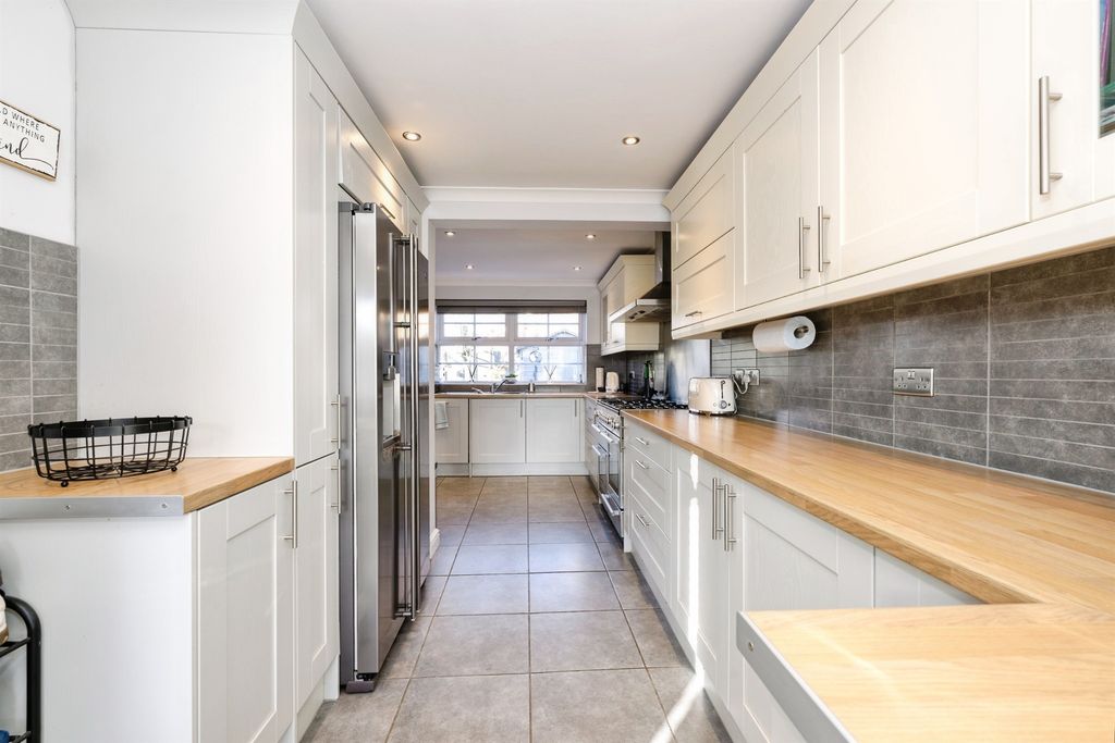 Property photo 2 of 22