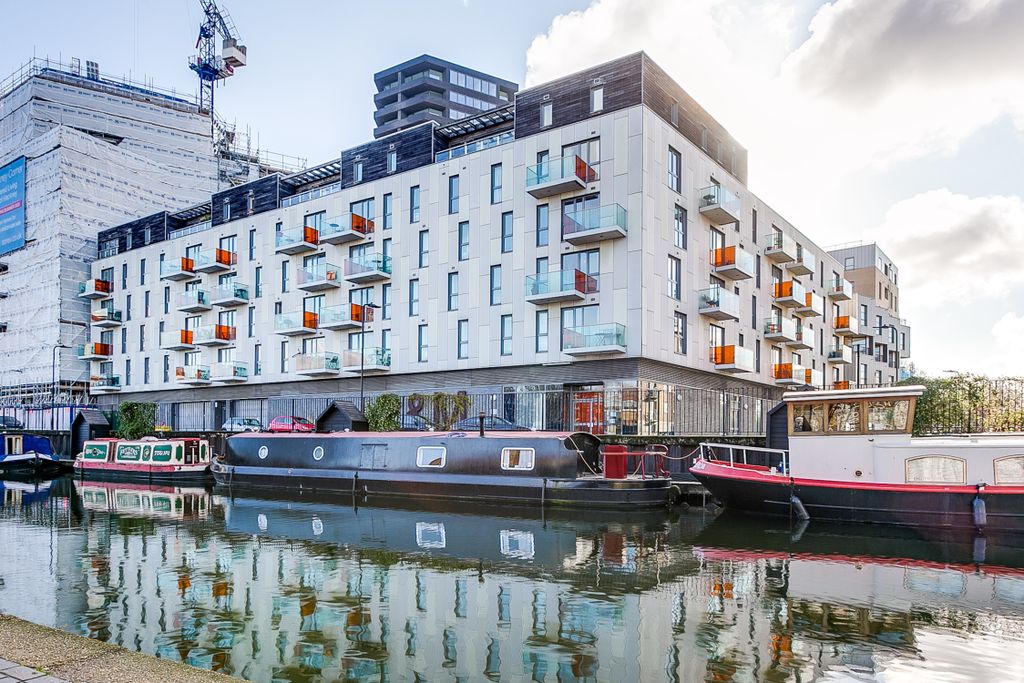 Property photo 1 of 16 Photo 01