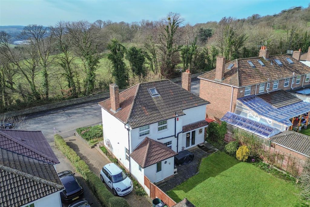 Property photo 2 of 22
