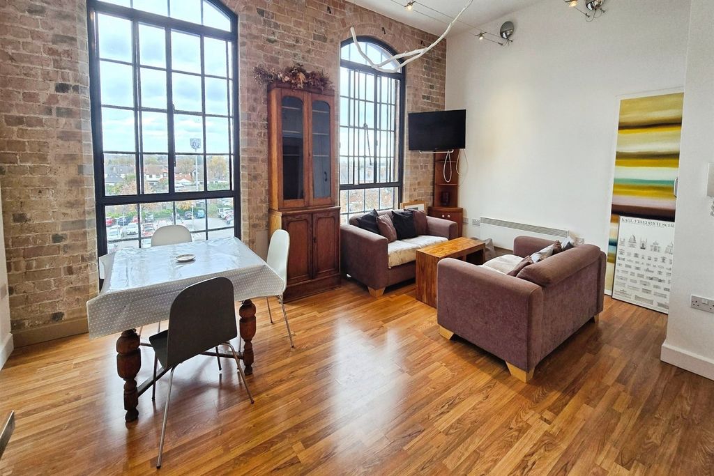 Property photo 3 of 10 Reception