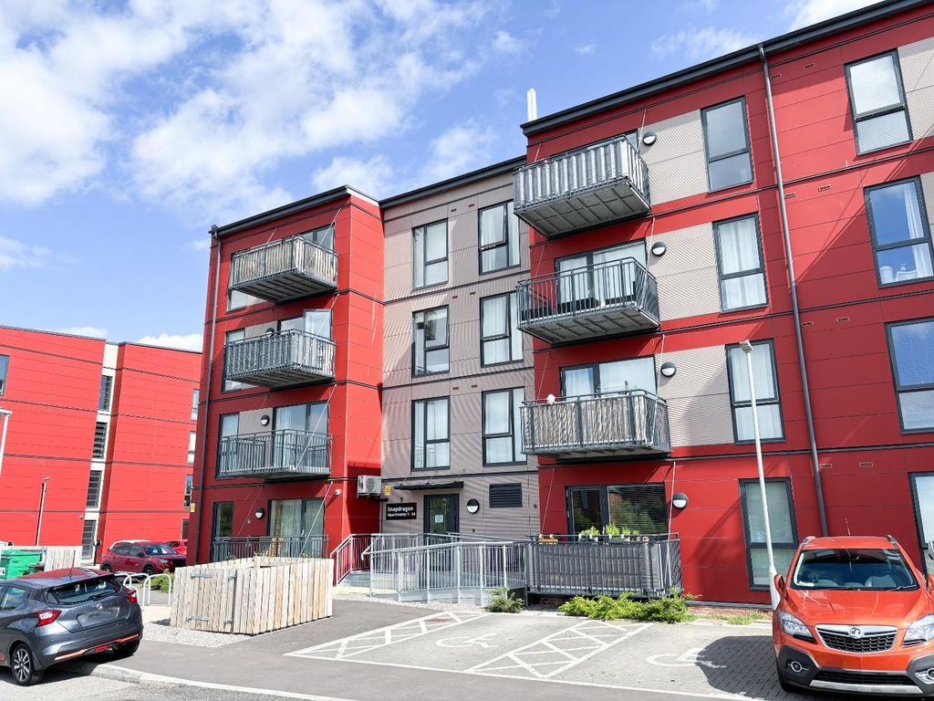 Property photo 2 of 21