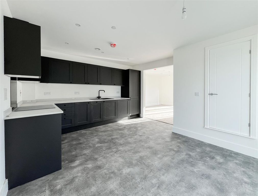 Property photo 2 of 14 Kitchen