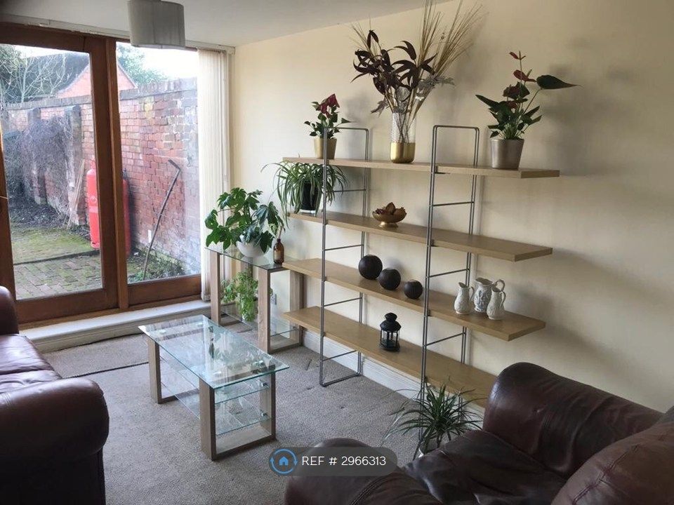 Property photo 3 of 11 Living Room