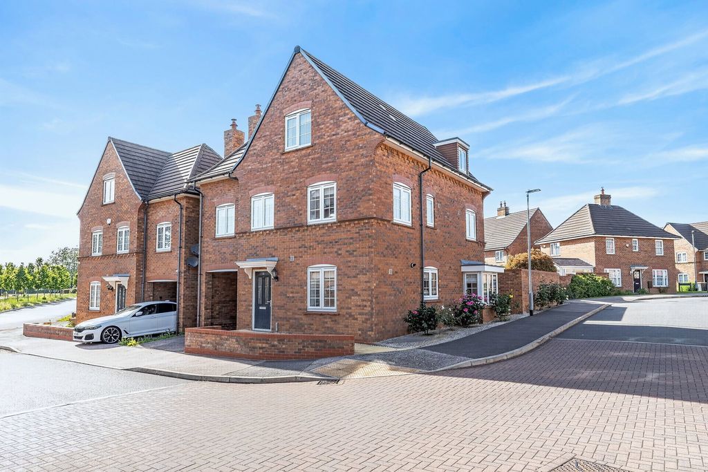 Property photo 1 of 36