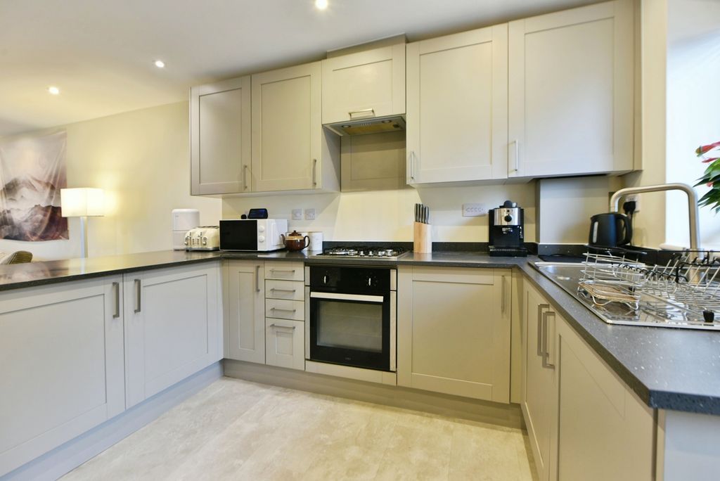 Property photo 3 of 15 Kitchen