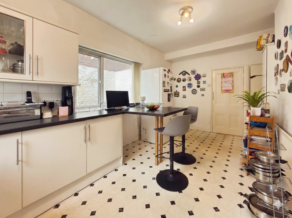 Property photo 3 of 15 Kitchen