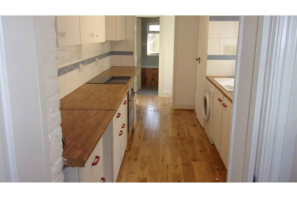 Property photo 2 of 20