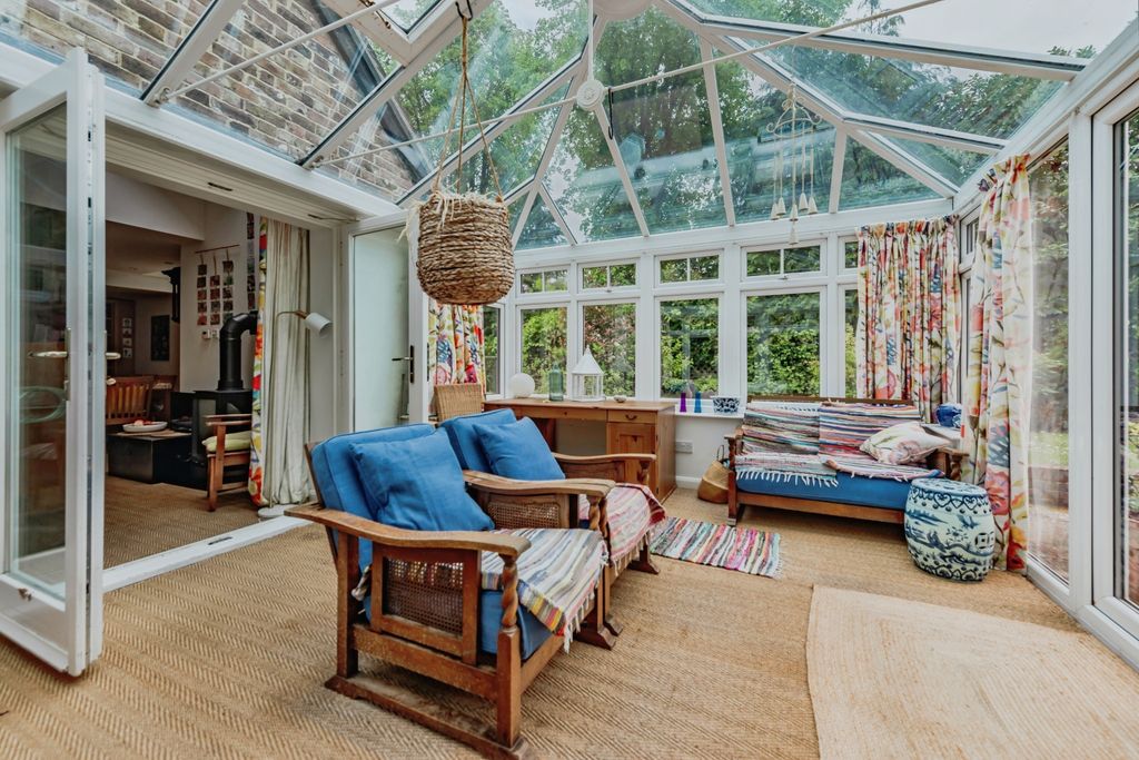 Property photo 2 of 16 Convervatory