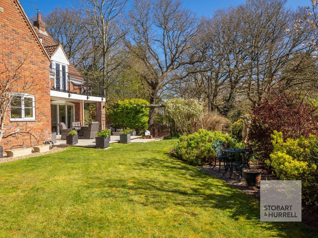 Property photo 3 of 46 Across The Front