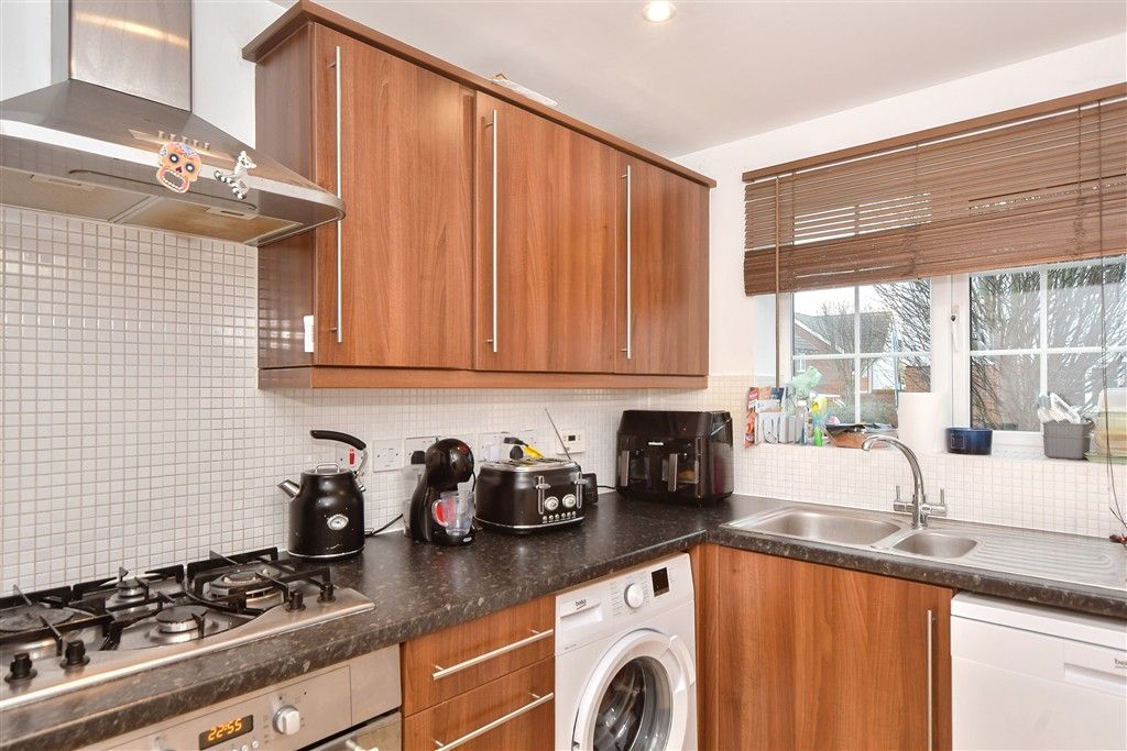 Property photo 3 of 11 Kitchen