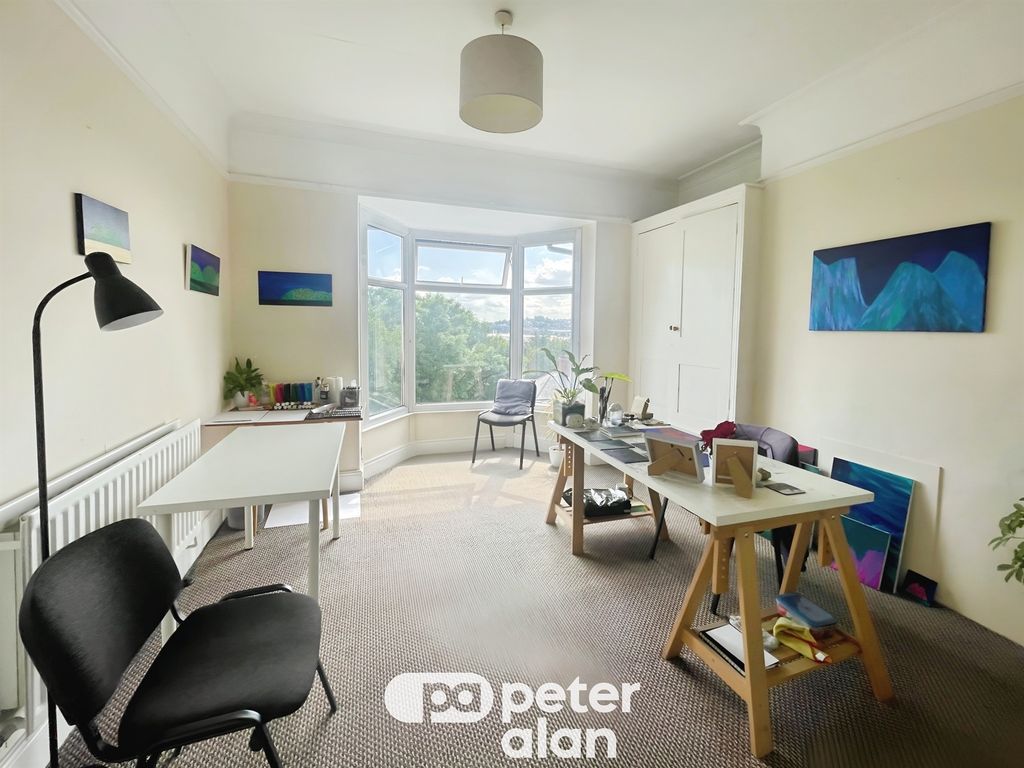 Property photo 2 of 25