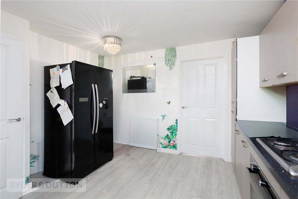 Property photo 3 of 18 Kitchen