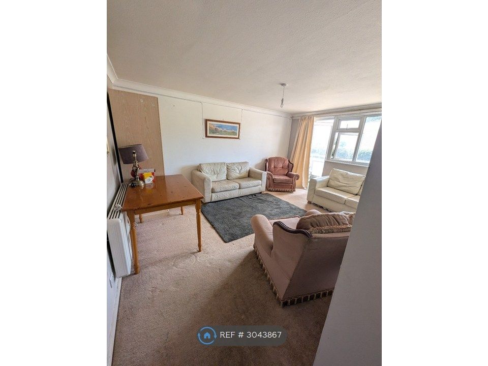 Property photo 2 of 11 Livingroom