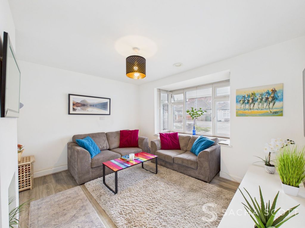 Property photo 3 of 21 Living Room