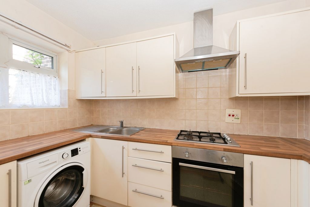 Property photo 2 of 11 Kitchen