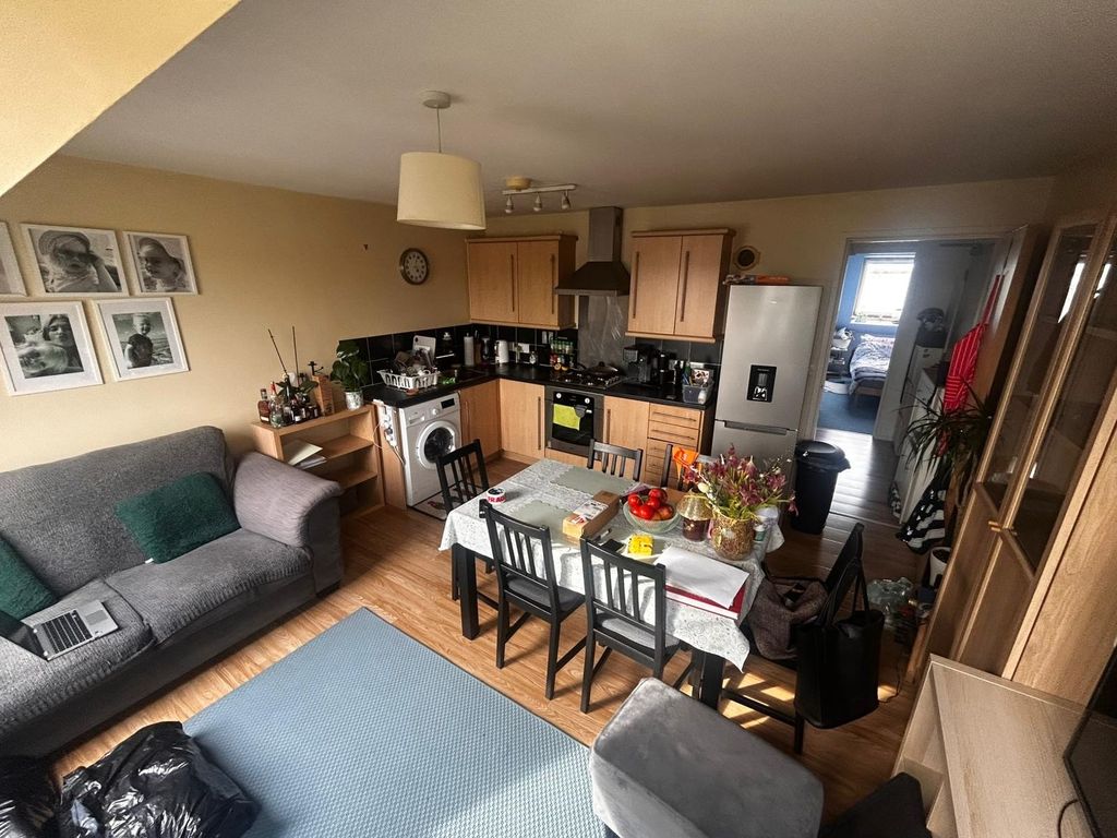 Property photo 3 of 6