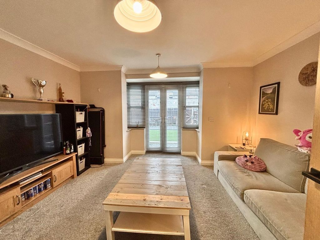 Property photo 3 of 15 Living Room