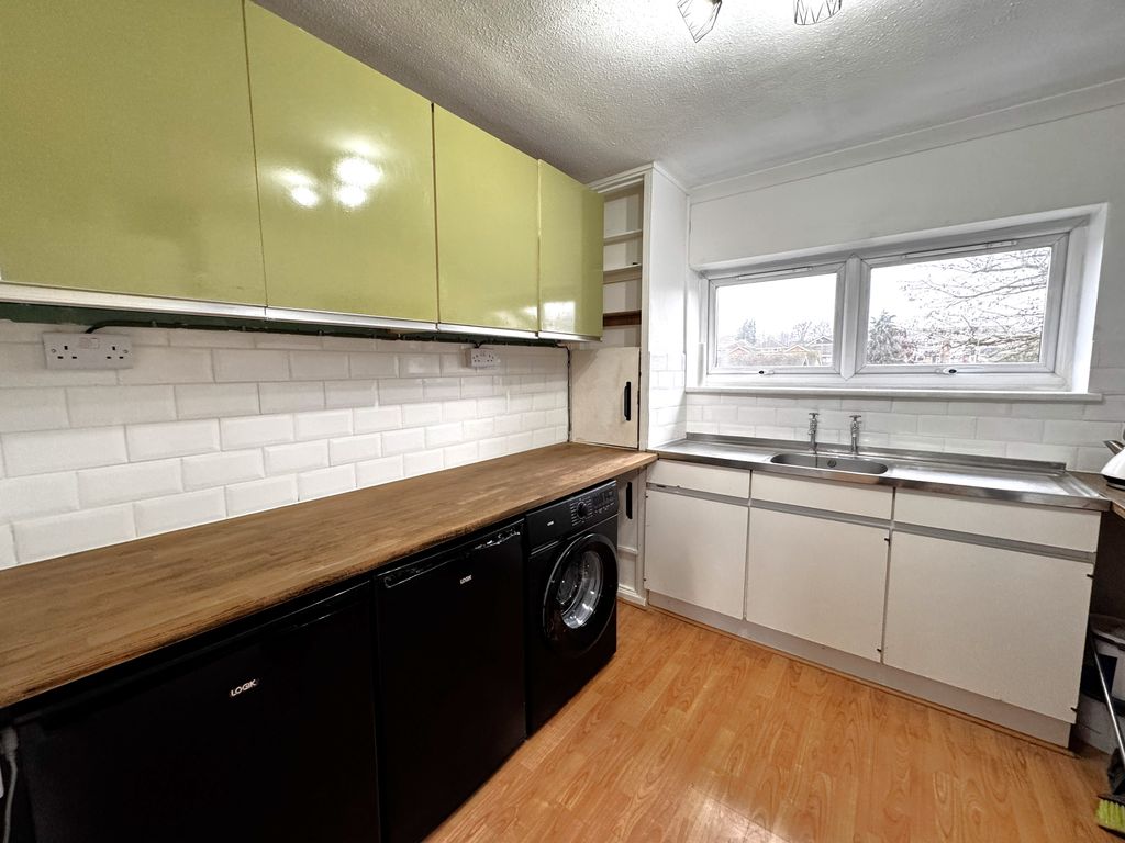 Property photo 2 of 10 Kitchen