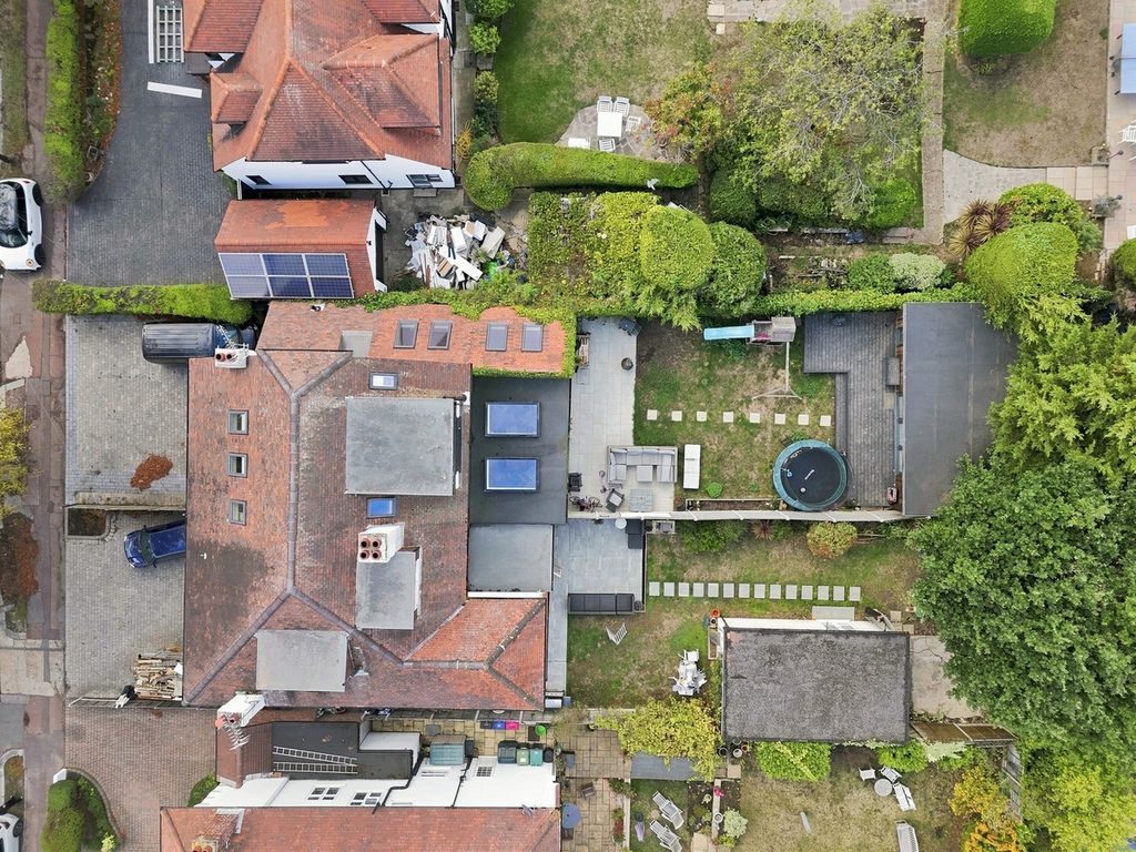 Property photo 2 of 35