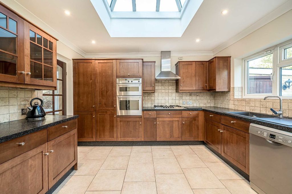 Property photo 3 of 8