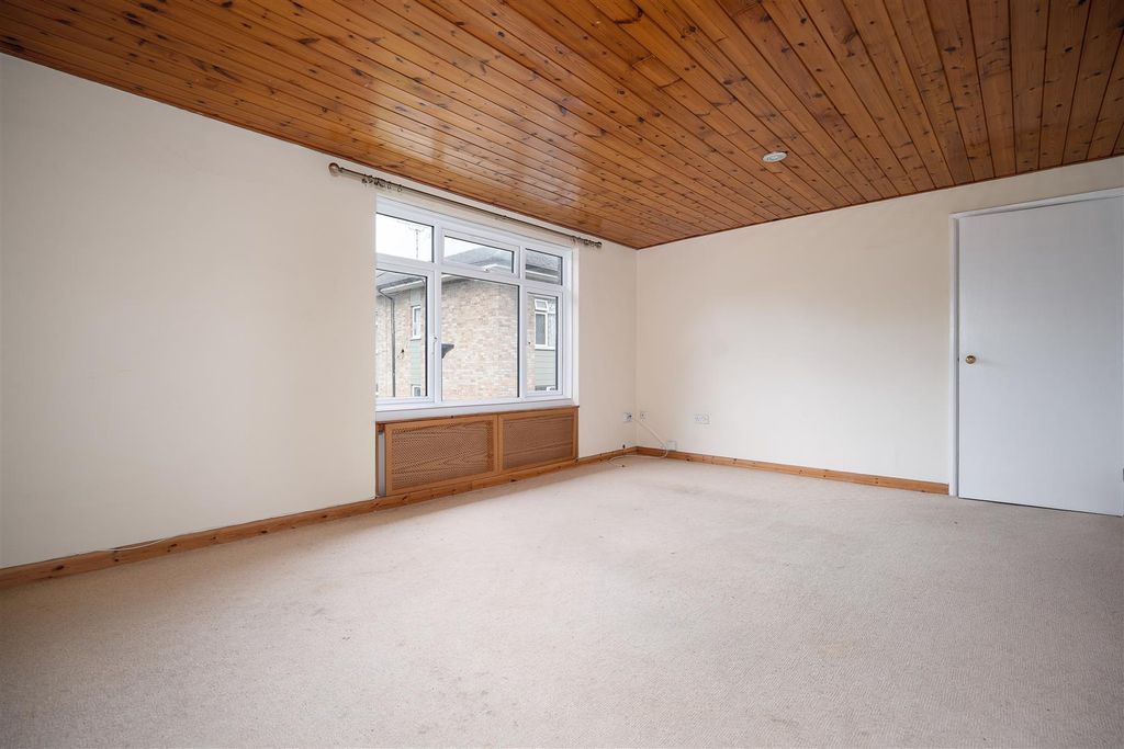 Property photo 2 of 16 Living Room