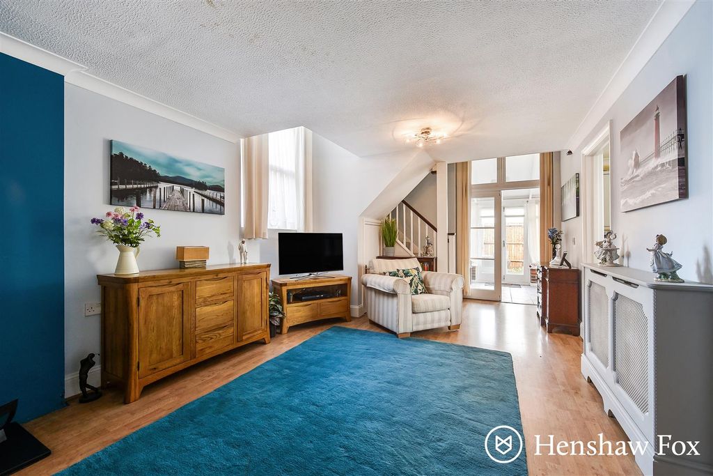 Property photo 3 of 12 Ph14_6335377 - Copy.Jpg