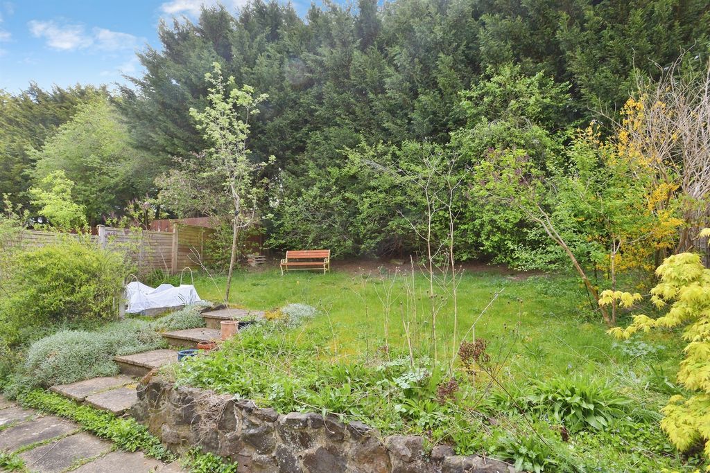 Property photo 2 of 20