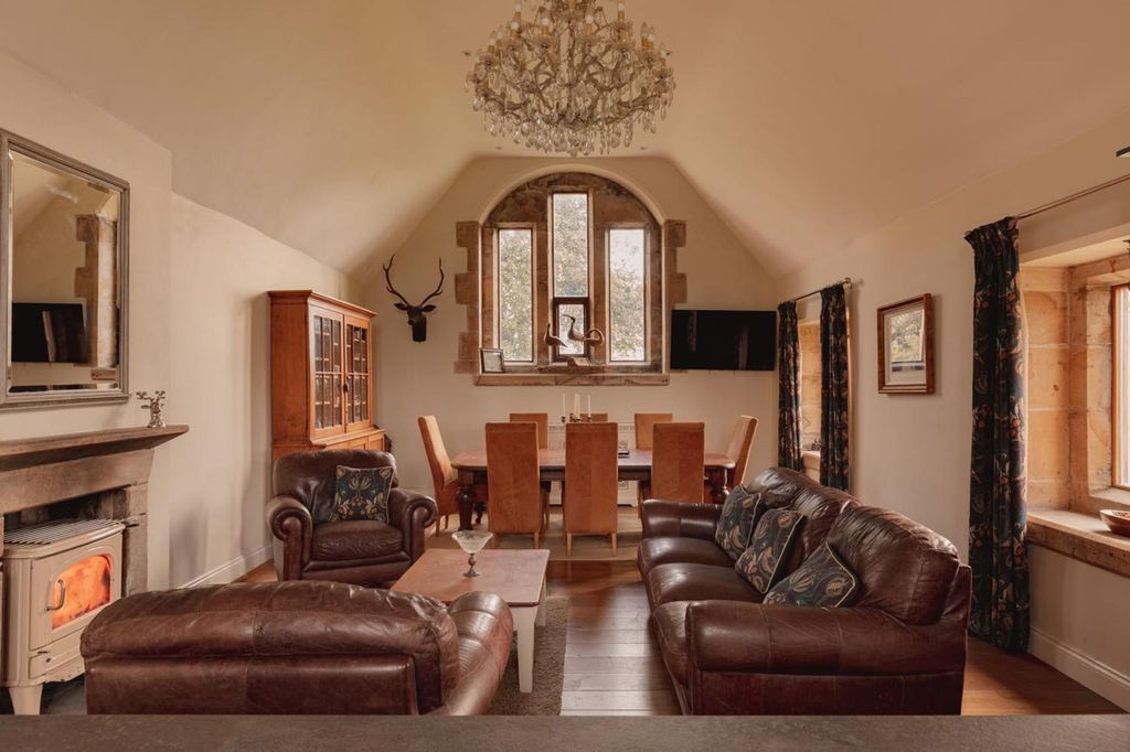 Property photo 3 of 32