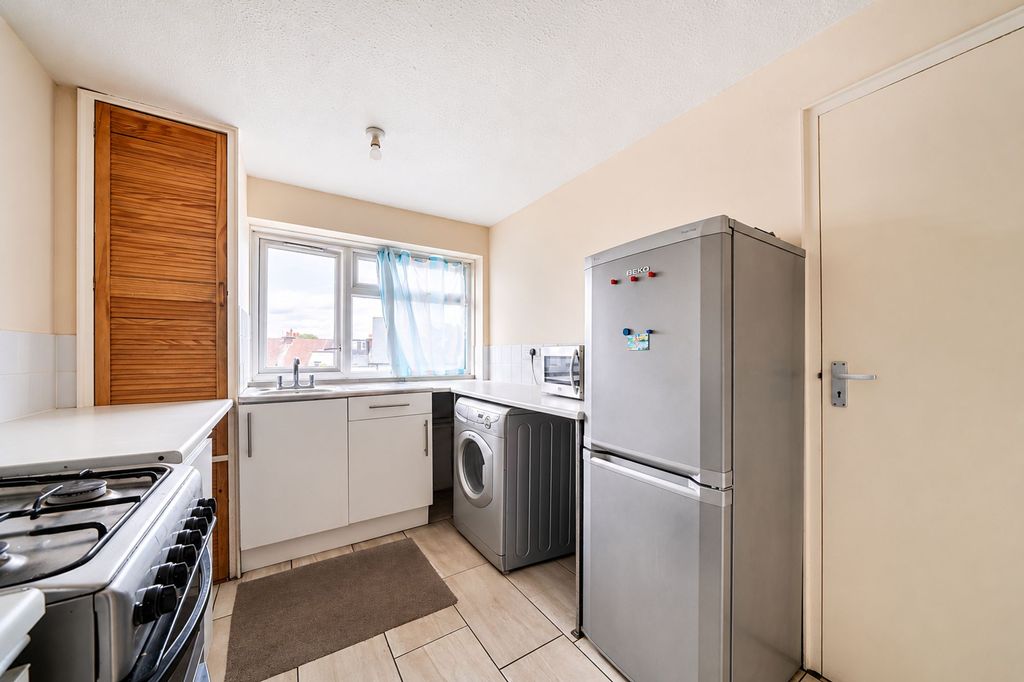Property photo 2 of 19 Kitchen