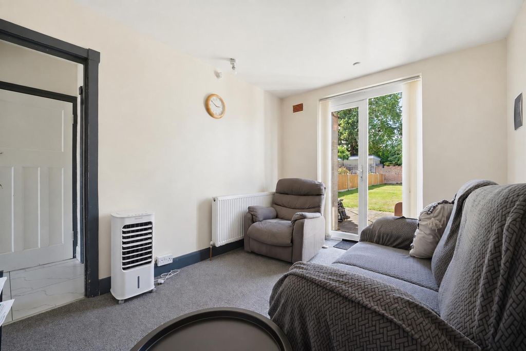 Property photo 2 of 10 983Ec8c4-575A-4073-8E05-6Ad2A0E4Cf0E.Png