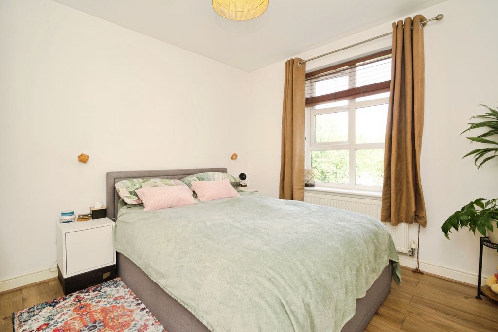 2 bed flat for saleDrysdale Fold, Huddersfield HD2 photo 4