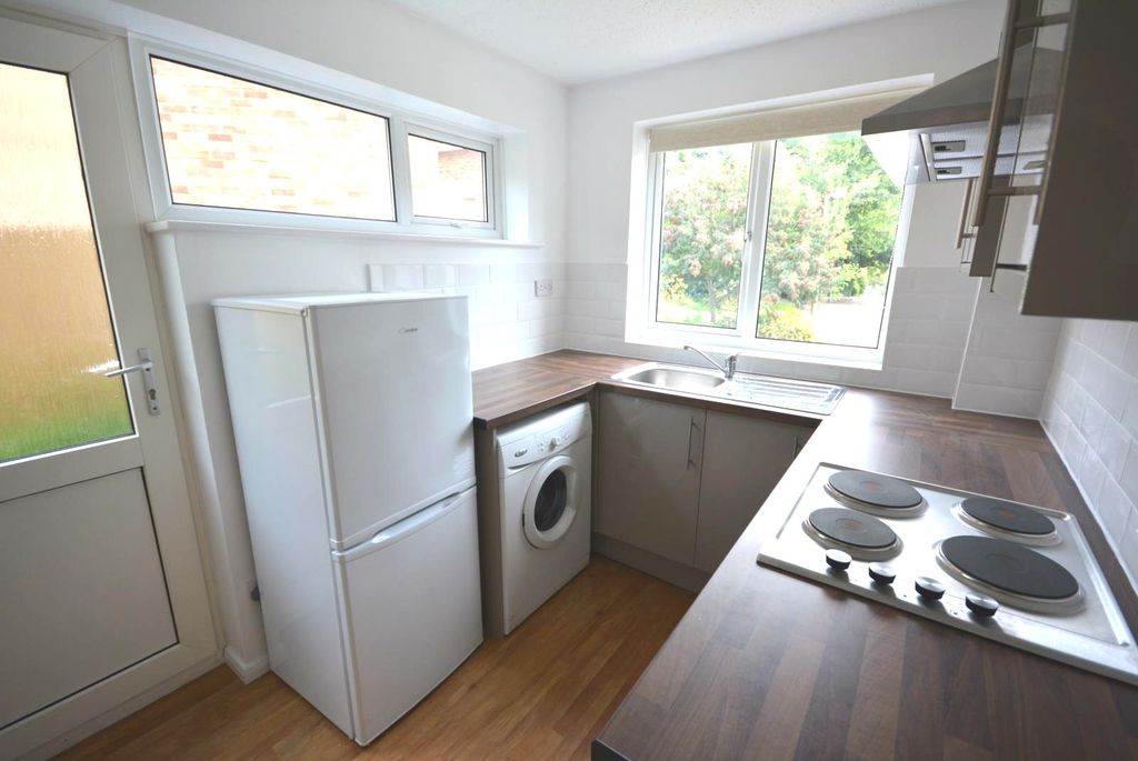 Property photo 3 of 9 Kitchen