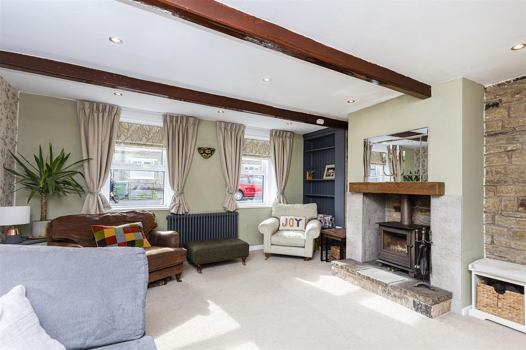 Property photo 3 of 18 Living Room