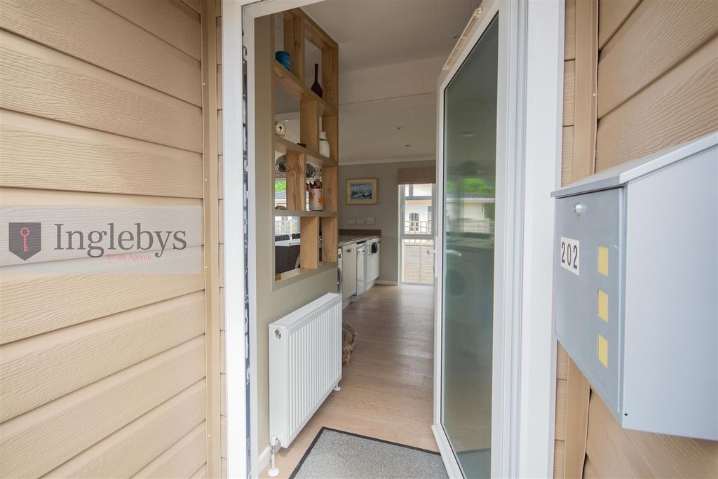 Property photo 3 of 23