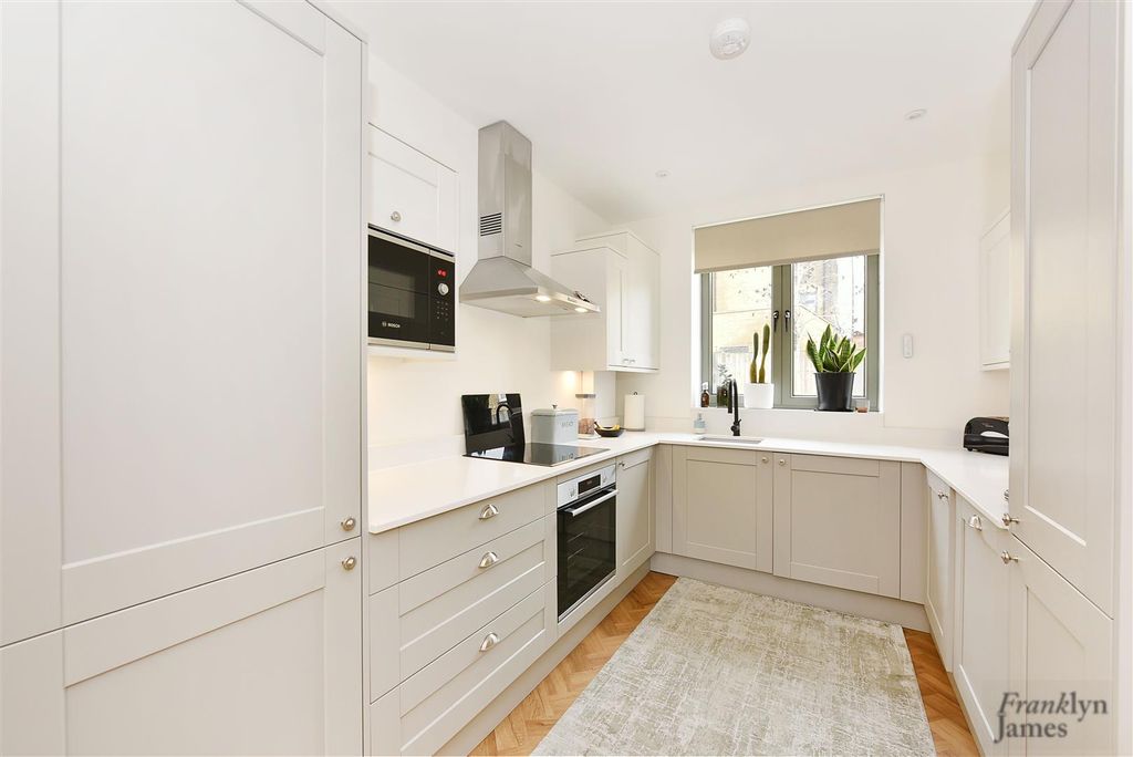 Property photo 3 of 16 1 Krupa Mews (14).Jpg